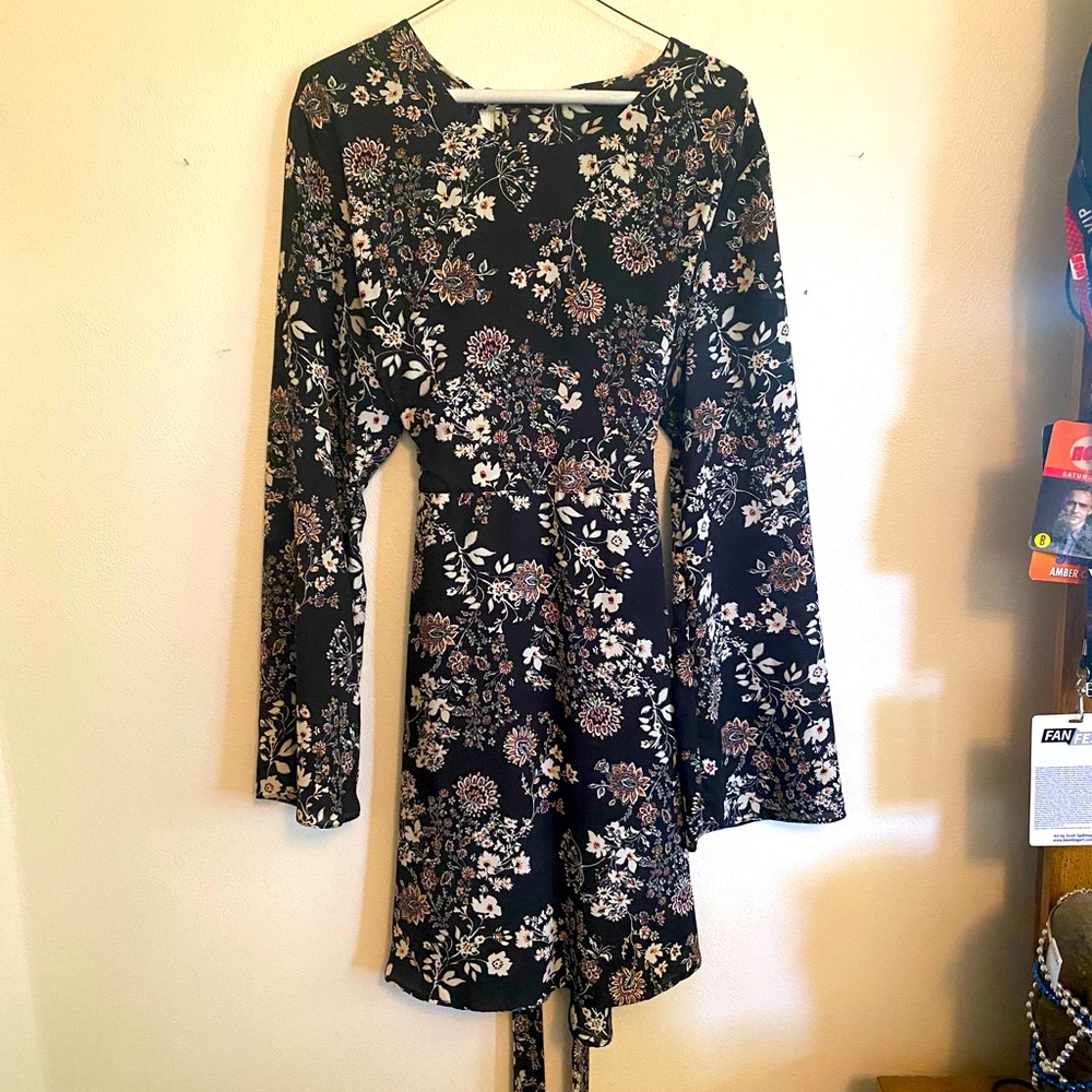 Flowy and Floral Dress! XL